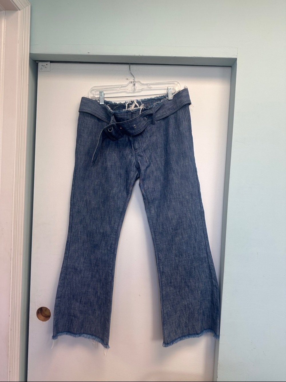 Mid-Rise Frayed Hem Wide Leg Jeans in Dark Denim Blue